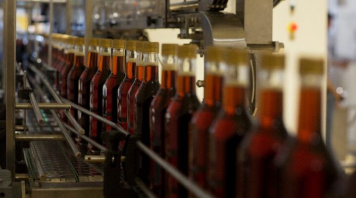 Nuoc Mam Su Dung Hoa Chat Cong Nghiep Su Lua Doi Nguoi Tieu Dung Trang Tron2 719x400 1